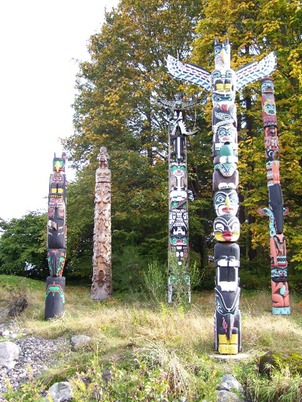 totem poles stanley park